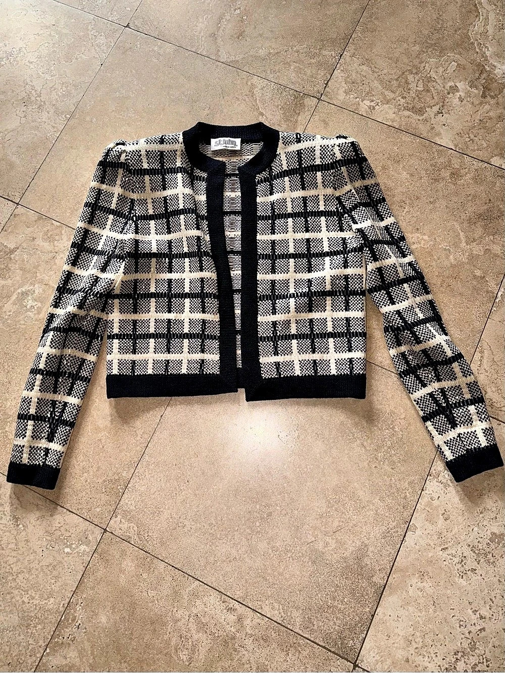 St. John Plaid Cardigan in Black & Cream Size 4 Like New